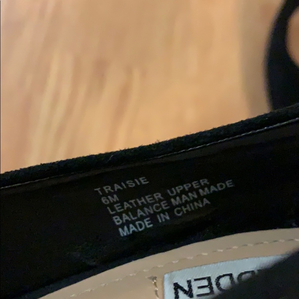 Black suede Steve Madden heels. Size 6 - Picture 6 of 6
